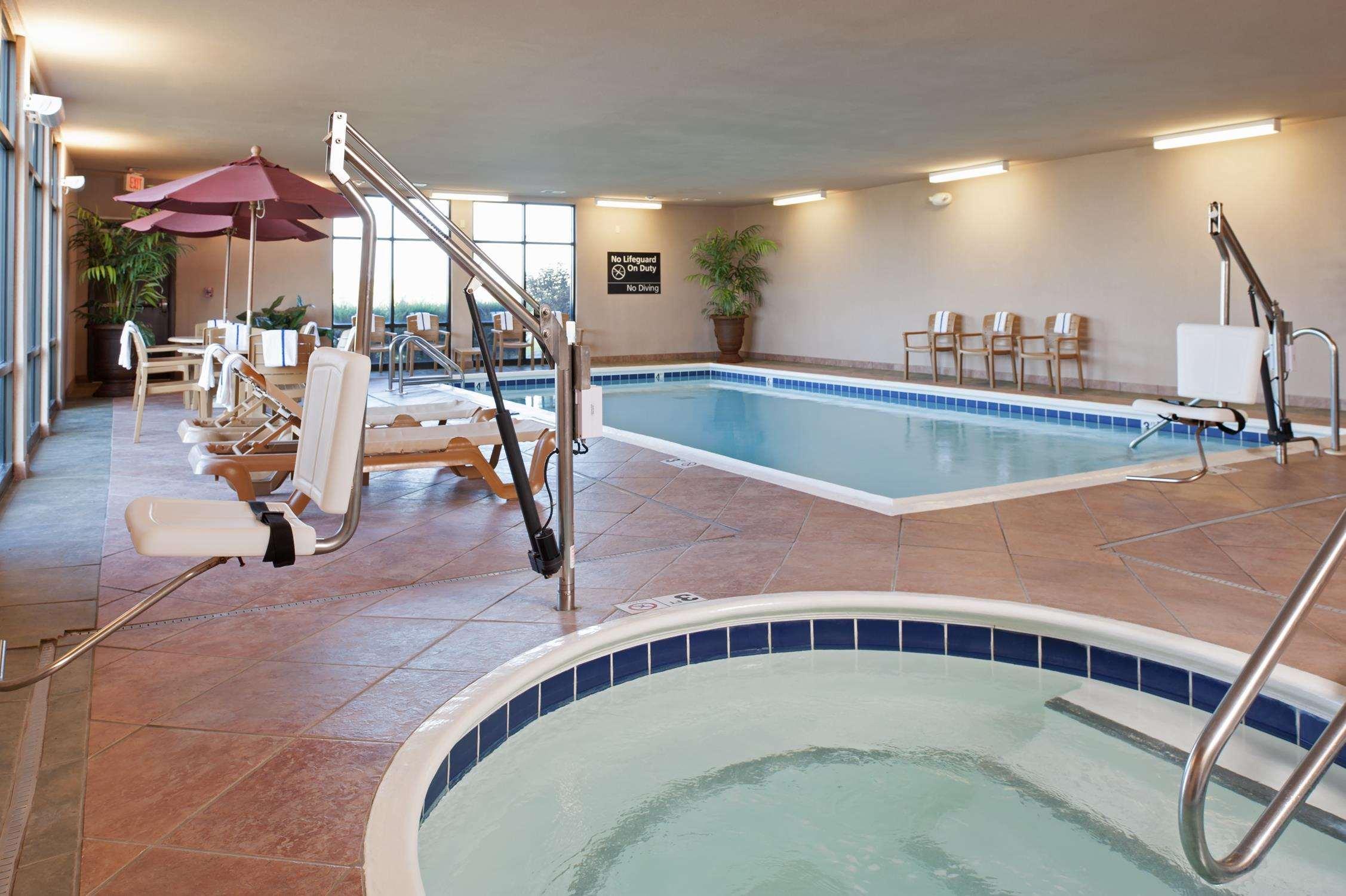 Hampton & Moline-quad Int'l Aprt 3* Moline