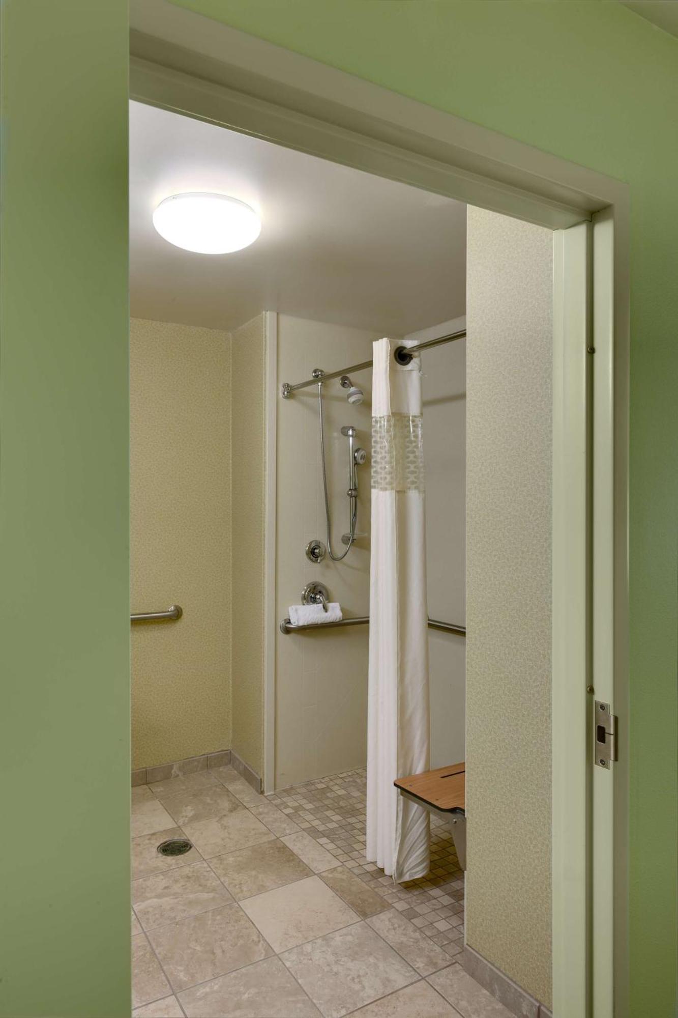 Hotel Hampton & Moline-quad Int'l Aprt 3*