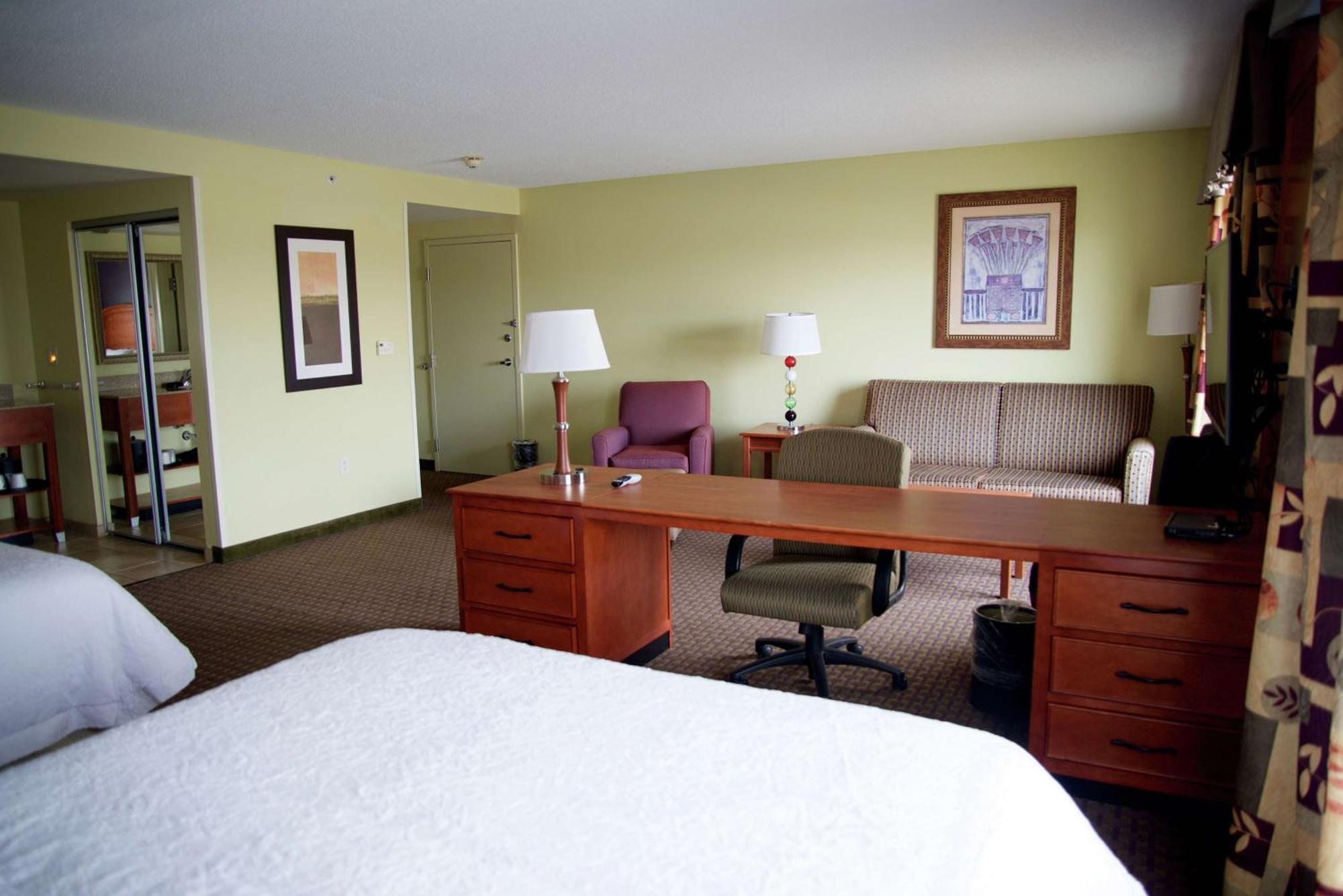 Hampton & Moline-quad Int'l Aprt Hotel