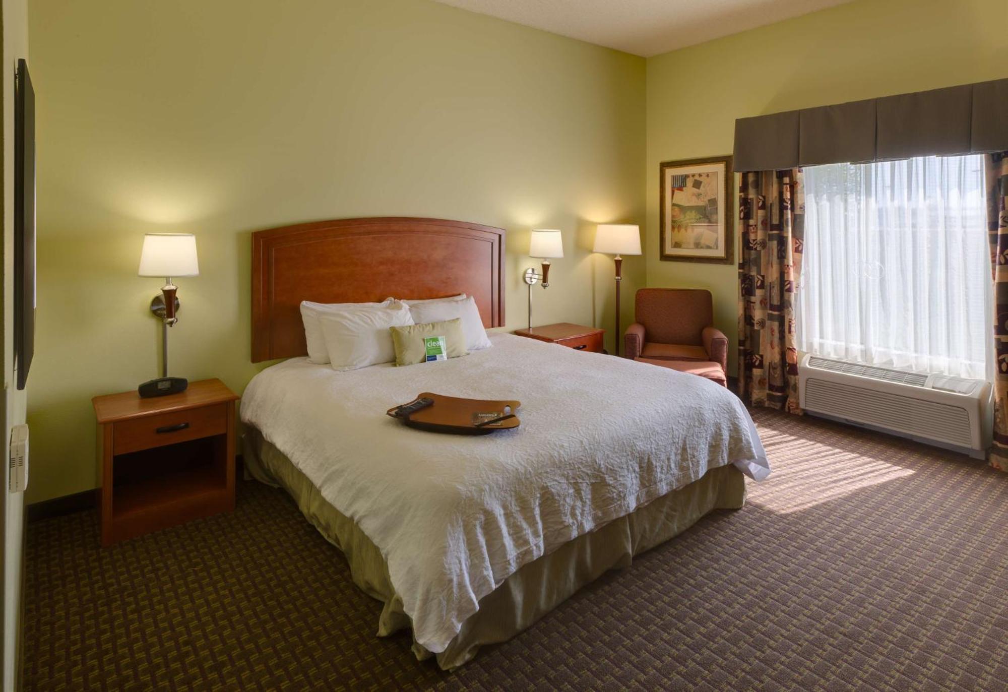 Hampton & Moline-quad Int'l Aprt Hotel