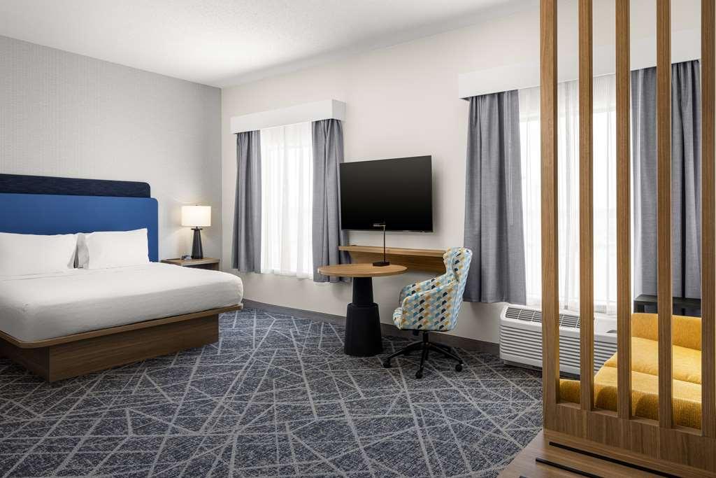 Hampton & Moline-quad Int'l Aprt Hotel