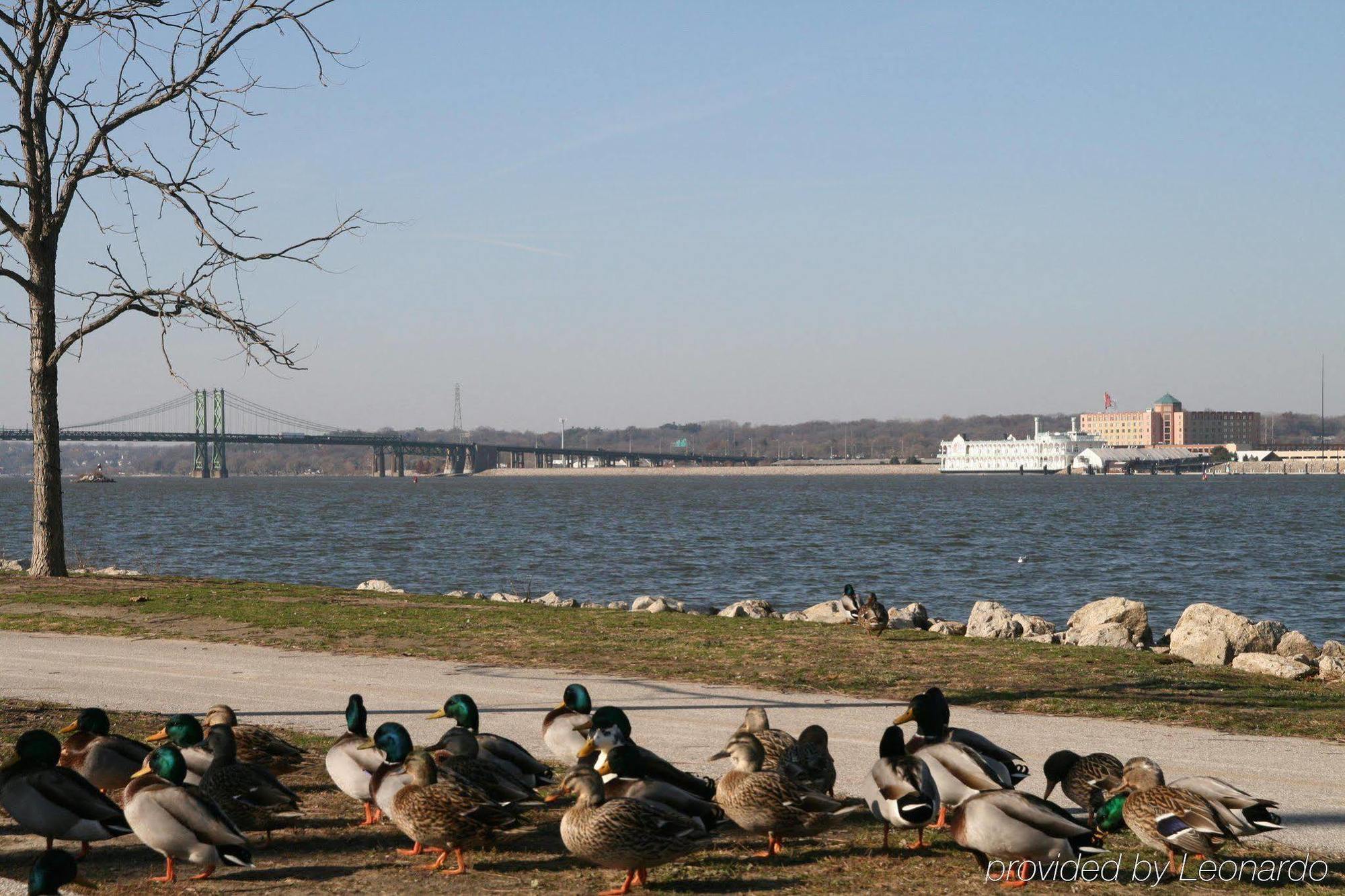 Hotel Hampton & Moline-quad Int'l Aprt 3*