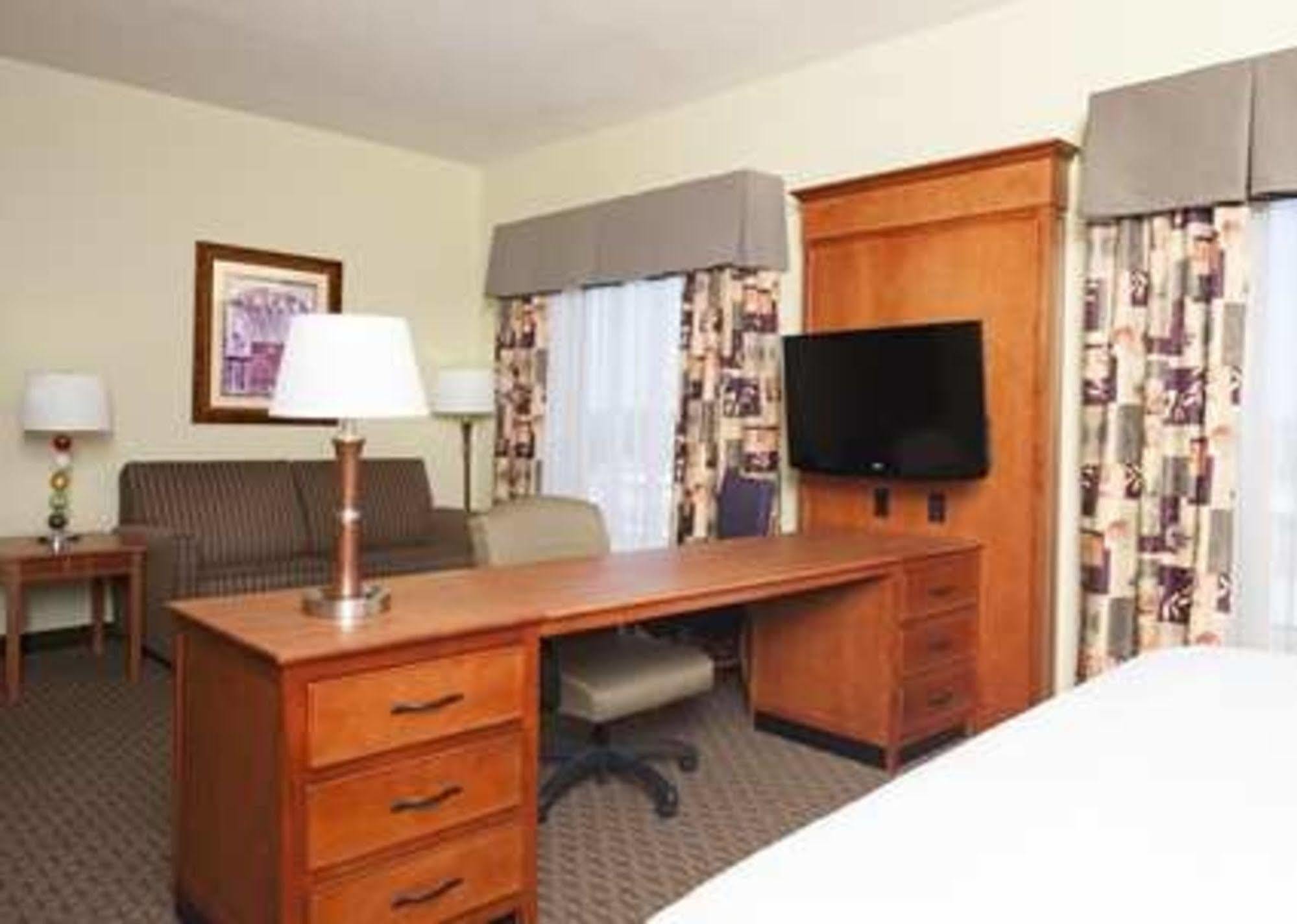 Hotel Hampton & Moline-quad Int'l Aprt 3*