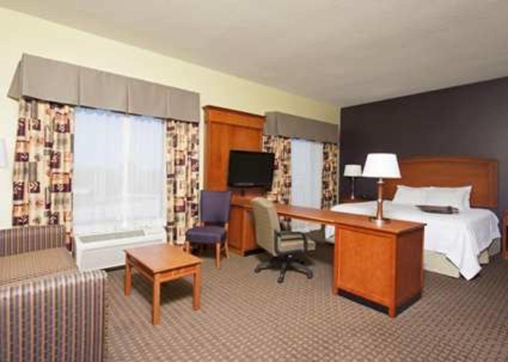Hampton & Moline-quad Int'l Aprt 3* Moline