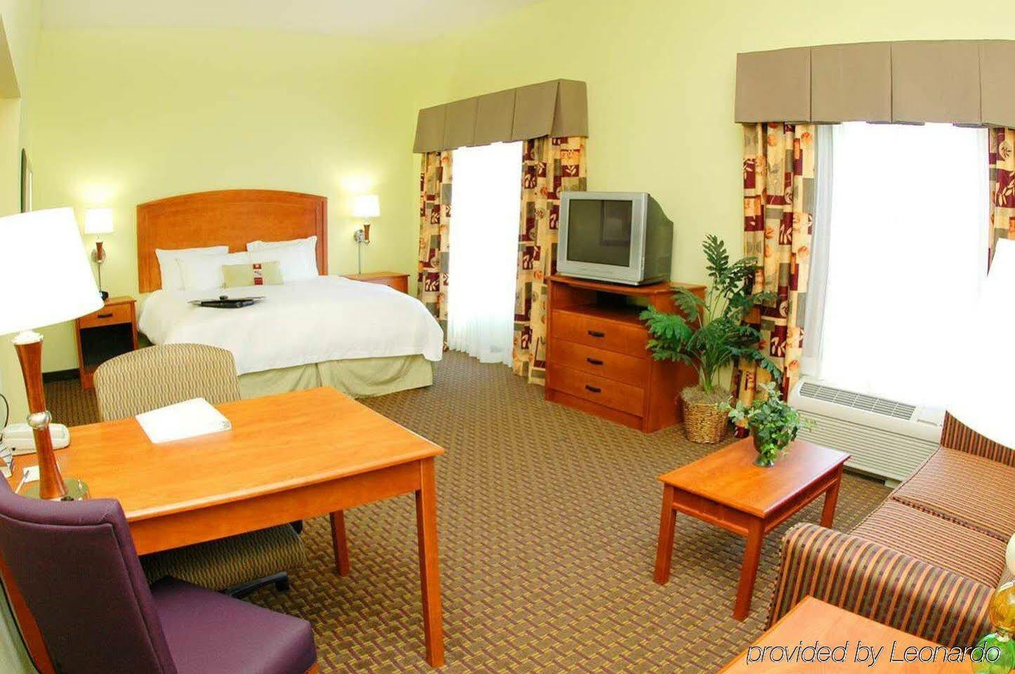 Hampton & Moline-quad Int'l Aprt 3*